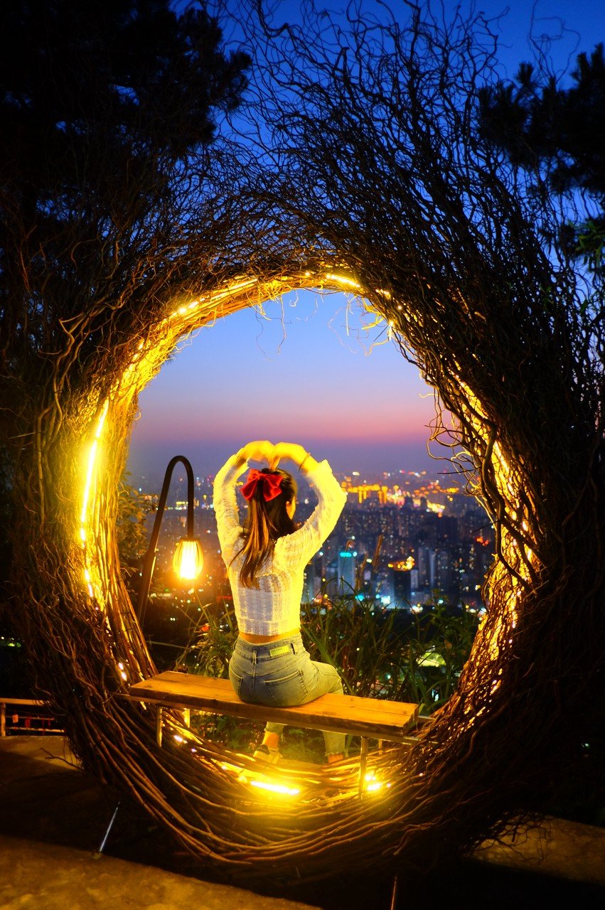 2023重庆壹华里市集春节雪花光影秀时间、游玩攻略