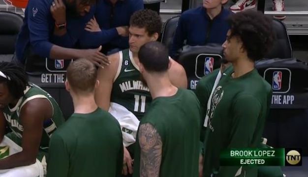 约基奇36+12+10，利拉德空砍44分！篮网直线下滑，雄鹿升至第二