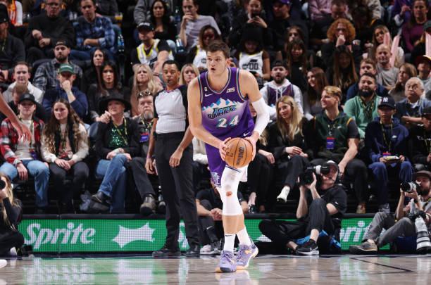 森林狼此前不愿意在戈贝尔交易中加入凯斯勒，但爵士强烈要求