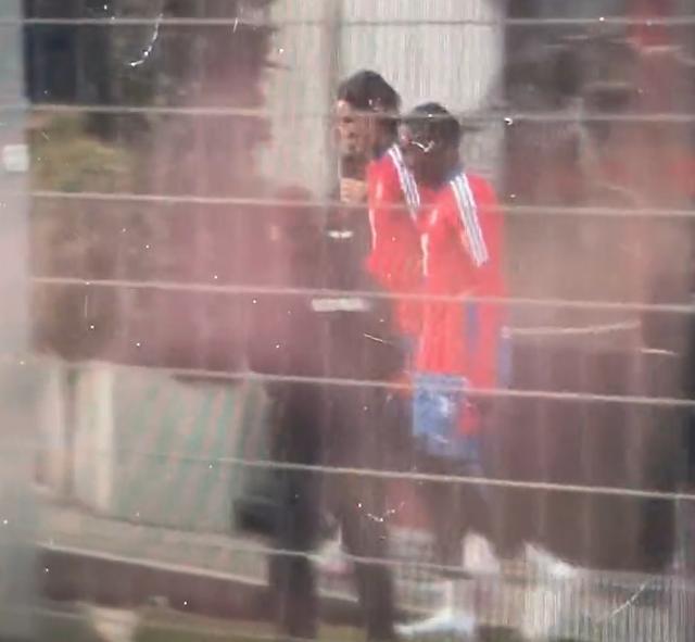 先训练再官宣！记者晒视频：索默已经穿上了拜仁训练服参加训练