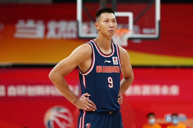 易建联：辽宁是强队&去年冠军 所以在比赛中我们全力发挥