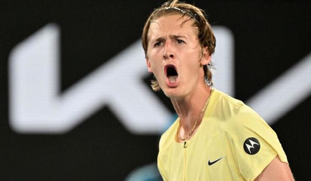 澳网再爆大冷门！梅总苦战三盘无缘16强，创近5年最差战绩