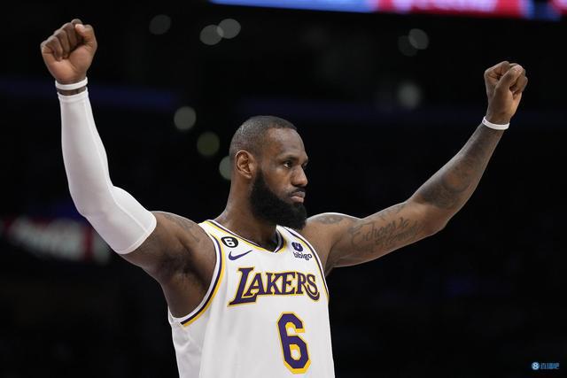 詹姆斯：我们整场比赛都韧性十足 给了自己赢球的机会