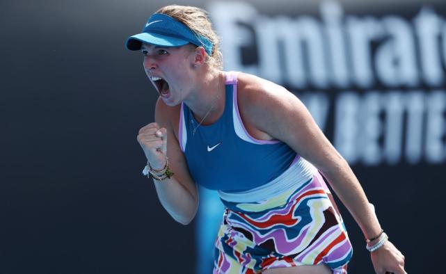 三盘大战过关！17岁捷克新星闪耀墨尔本，强势跻身澳网16强