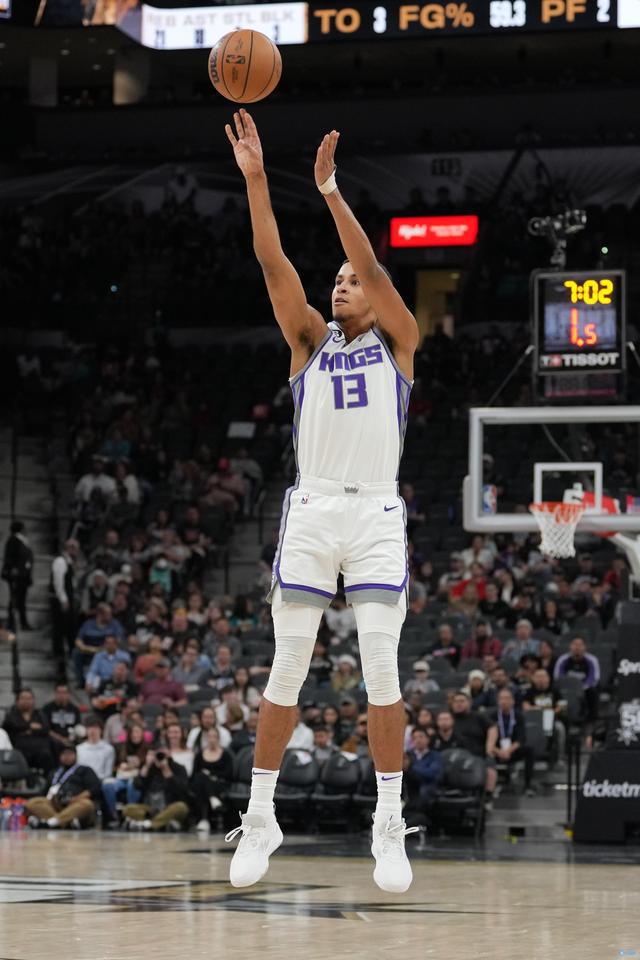 龙头凤尾！基根-穆雷首节&末节共砍23分 全场12中10独得29分14板