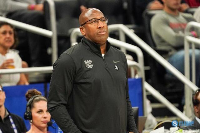 迈克-布朗：后卫在后场的任务做得不好 我们没能帮到大个子抢篮板