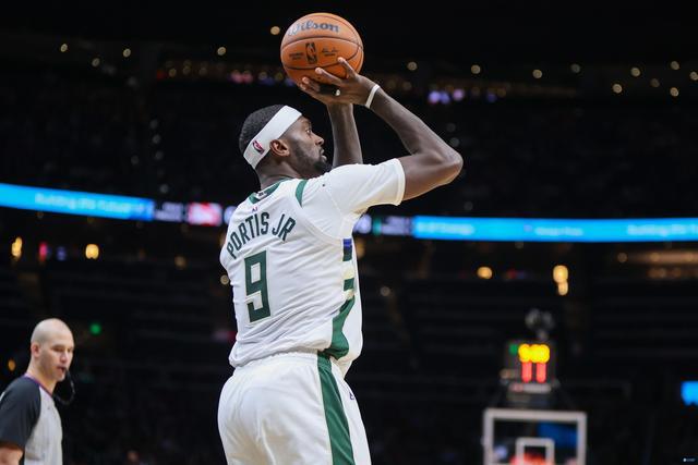 手感火热！波蒂斯半场10中7&三分7中5拿下19分5板