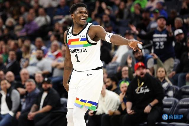 人类高光精华！爱德华兹爆砍赛季新高44分6板4助3断3帽带队逆转