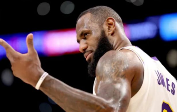 湖人逆转开拓者！老詹+托布+施罗德92分，威少拉胯，其余各将低迷