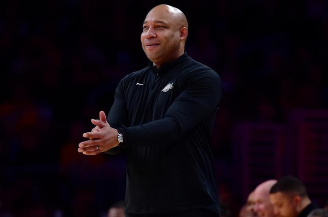 湖开赛后！哈姆不满比赛，老詹劝说浓眉别着急复出，托布表达职责