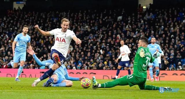 凯恩：一直以来都希望和热刺赢得奖杯 不会谈论孔蒂的未来