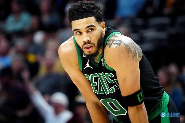 你想起了谁塔图姆谈第三节返回更衣室：肚子疼所以去做个检查