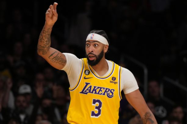 湖刺赛后!浓眉无碍+让权,老詹拒采访,八村垒谈首秀+获全队称赞