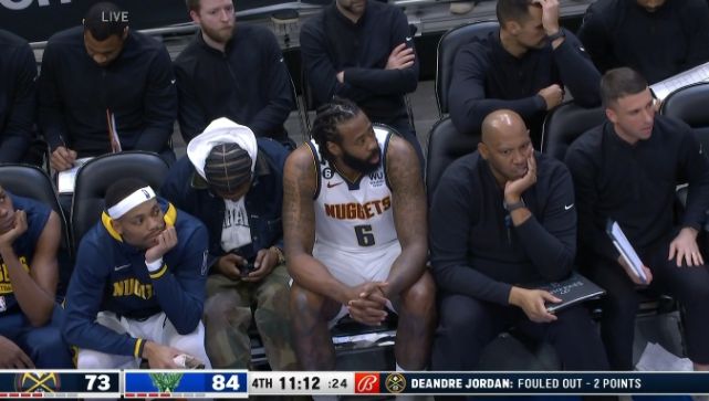 扎心！小乔丹不到11分钟光速6犯+被字母哥造4犯 被吐槽堪比苏伟