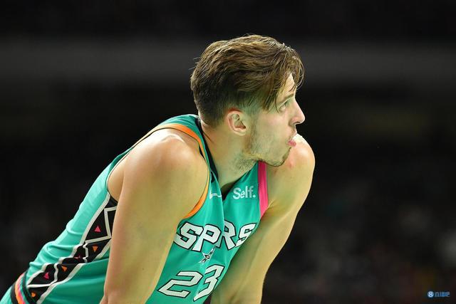 科林斯谈失利:马刺有一批优秀的核心球员 他们距个人巅峰还很远