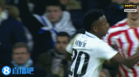 三分钟吃两黄！萨维奇与维尼修斯冲突+铲翻卡马文加被罚下