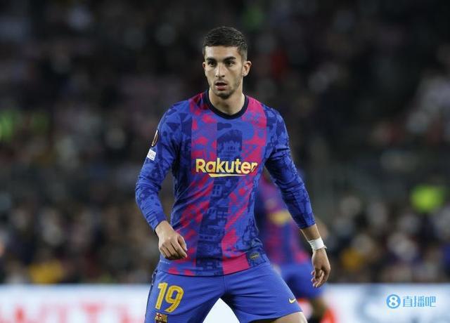 每体:费兰-托雷斯已经沦为球队第五前锋,哈维不再信任他