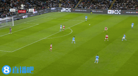 阿森纳后防失误，哈兰德禁区外吊射打偏