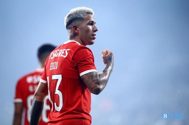 TyC记者:切尔西再次报价恩佐,出价1亿欧+自选一名球员