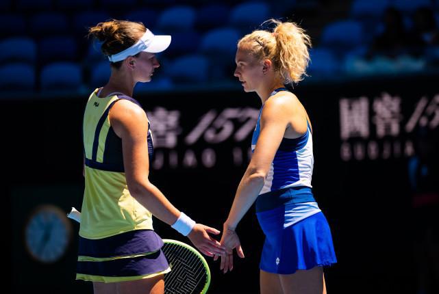 大满贯24连胜！头号种子两盘横扫强势夺冠，卫冕澳网女双冠军