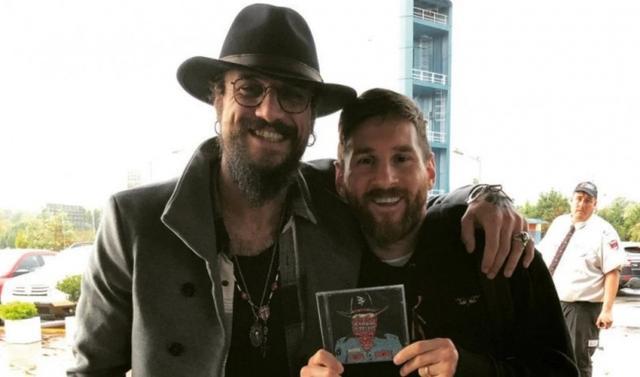 文体两开花前尤文中锋奥斯瓦尔多退役后成歌手,梅西是其粉丝