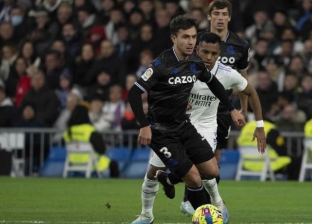 0-0!狂轰20次射门未果,皇马主场闷平皇社,落后巴萨已达5分