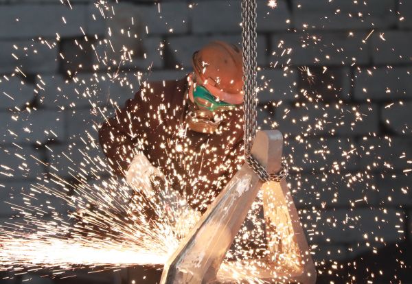 外媒：中国“所有开关拨向增长一侧”